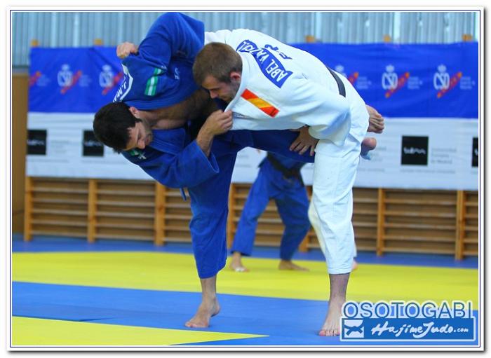 CEU2011 900076